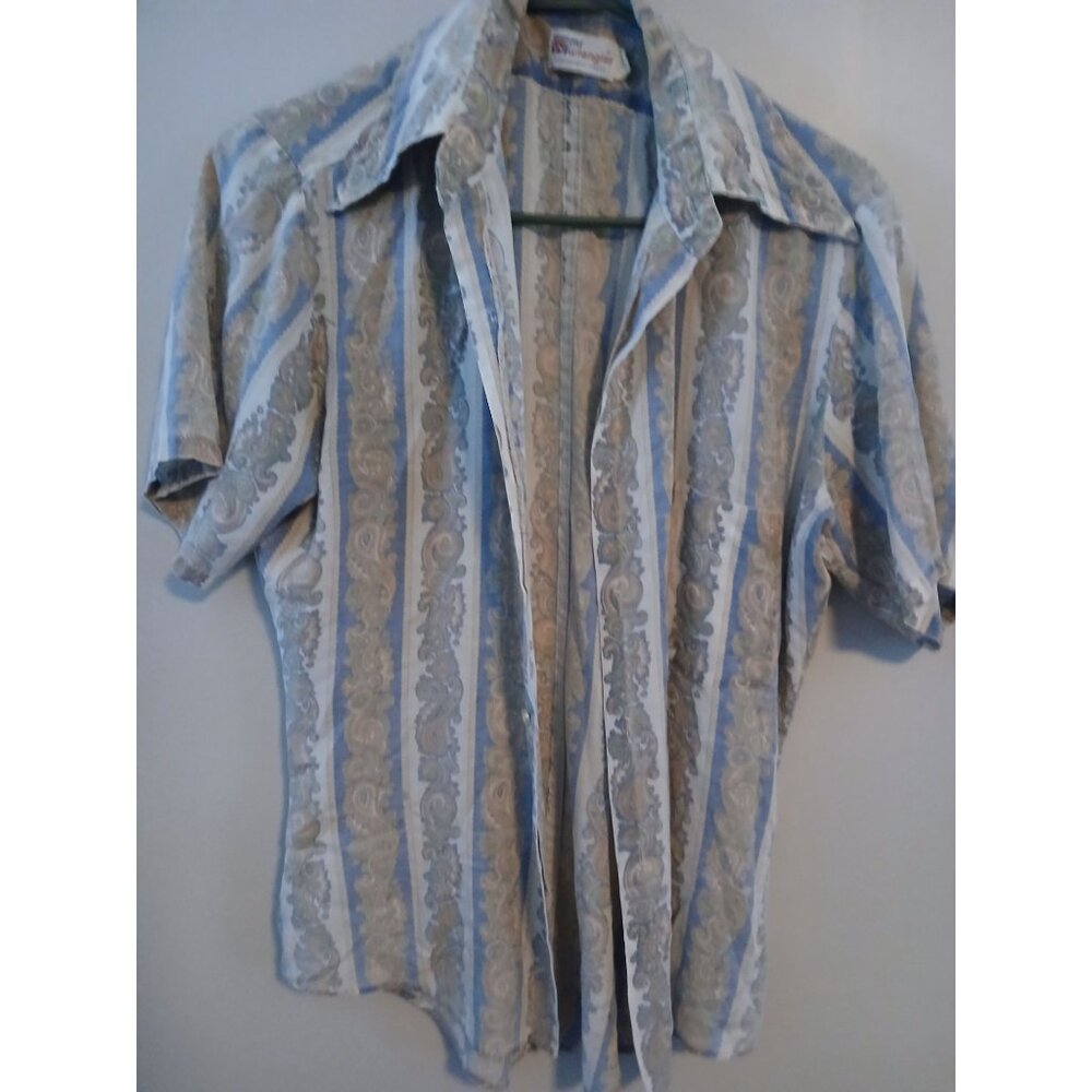 Men's Vintage 60s Wrangler button up short sleeve shirt.  Small